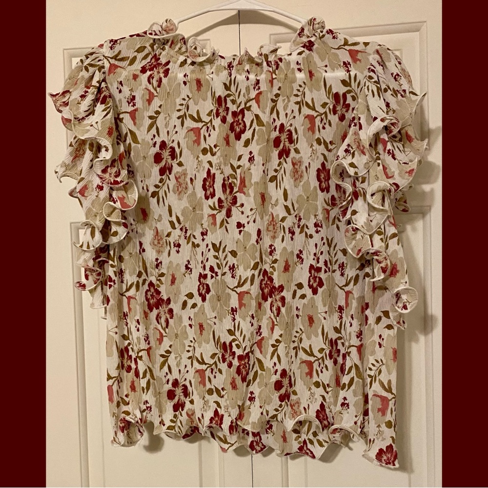Lightweight unique look top